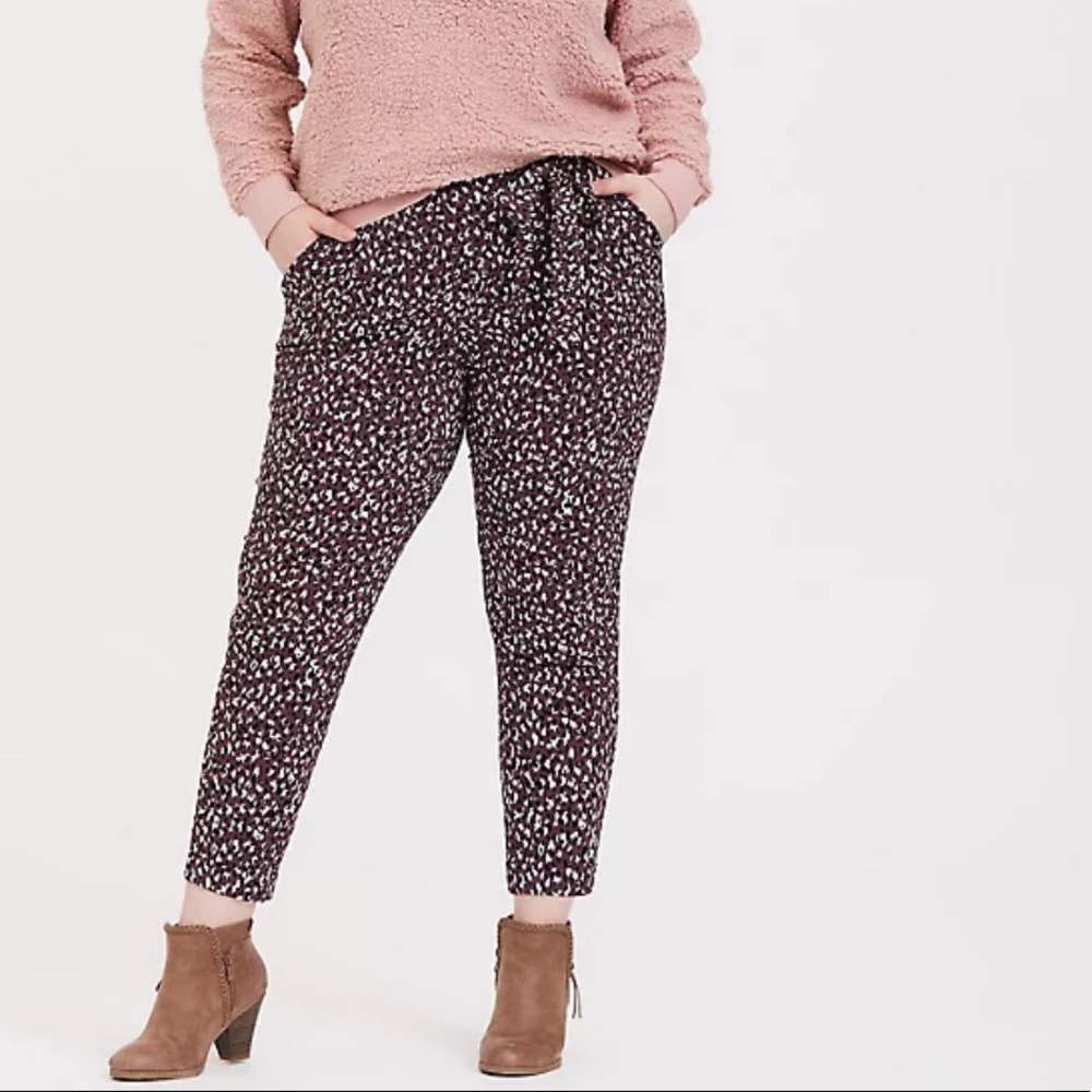 Purple leopard crepe self tie tapered pant